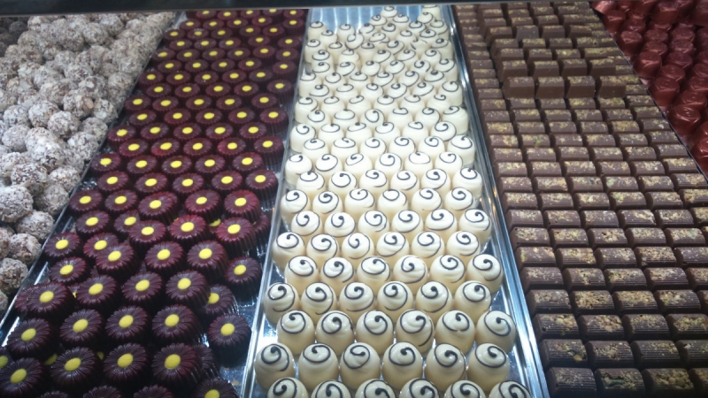 chocolaterie-VIDAUBAN-min_chocolates_milk_chocolate_white_chocolate_truffles_candy_food_treat_cacao-1213769